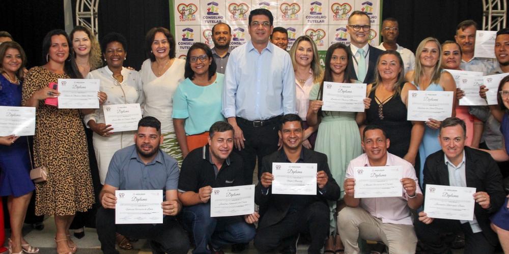 Kalil Empossa Conselheiros Tutelares e cobra dedicação redobrada