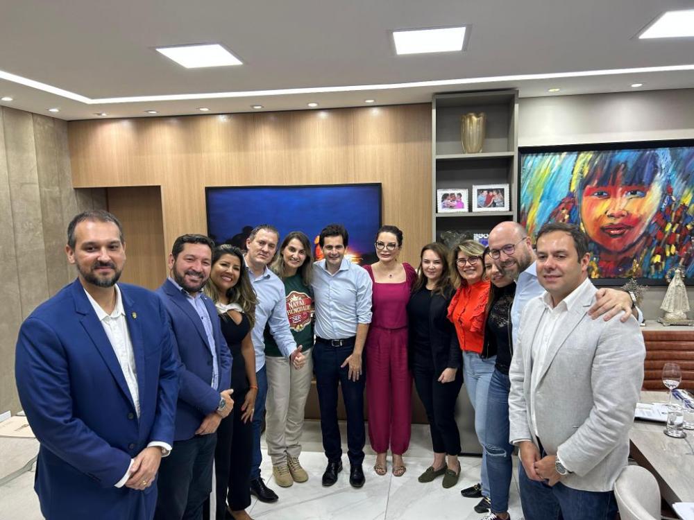 Primeira-dama de MT mobiliza grupo de ação para o combate à violência doméstica