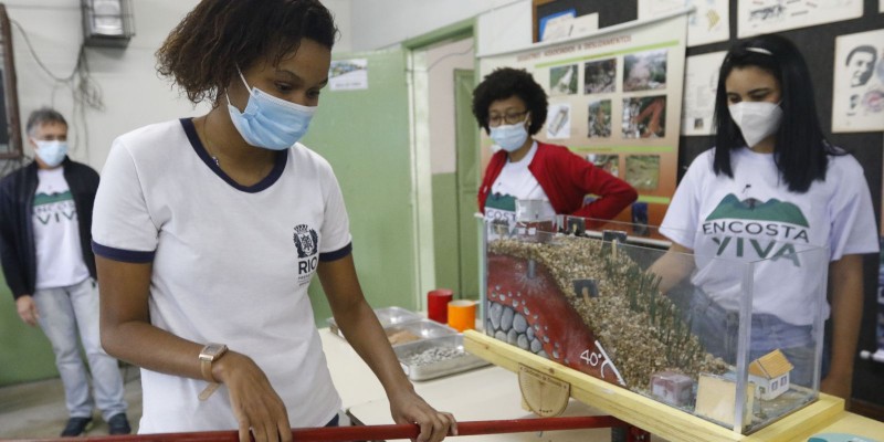 Escolas públicas do Rio recebem oficina sobre deslizamento de encostas