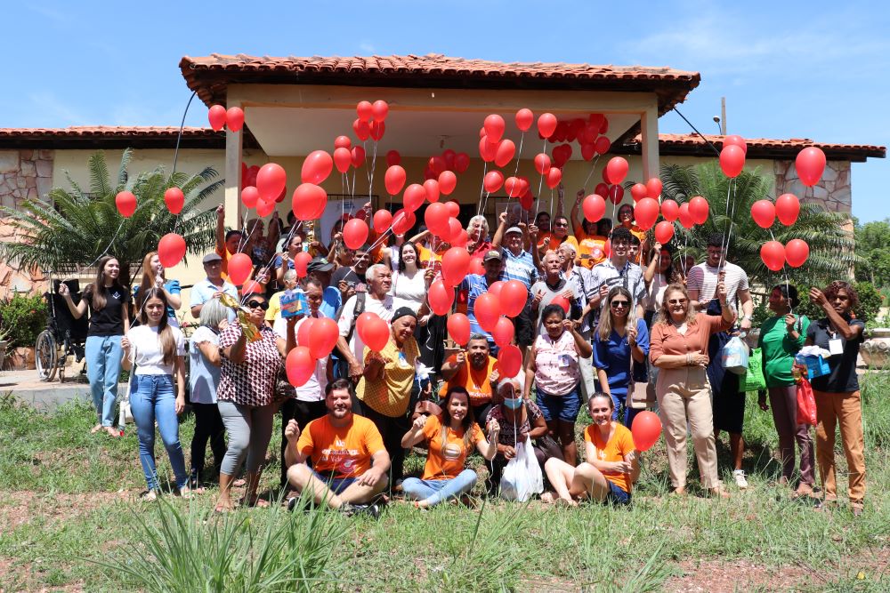 Centro de idosos Vovô Pedro ganha nova identidade visual criada por alunos do UNIVAG