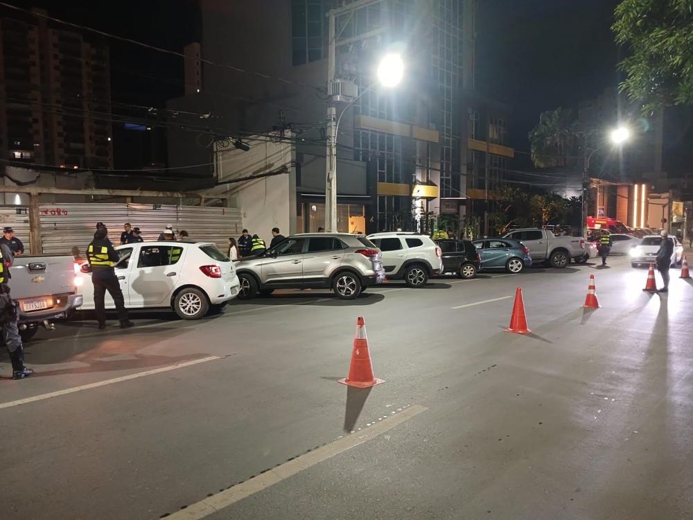  Operação Lei Seca prende 14 motoristas embriagados e remove 50 veículos na noite desta quarta-feira