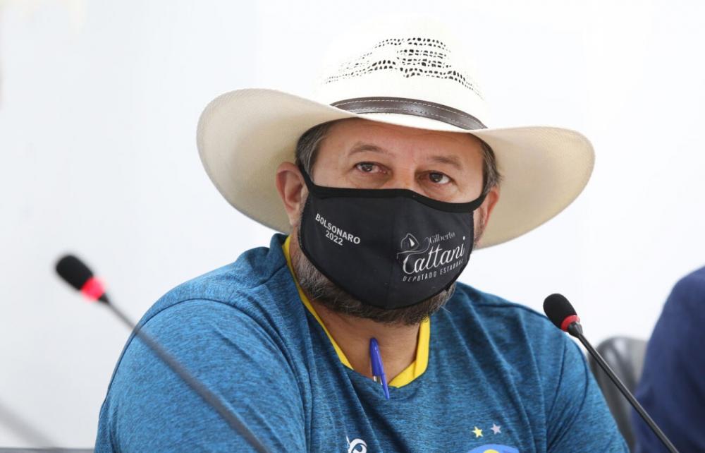 Deputado Cattani sobe o tom e dispara contra Fetagri e MST, e bate boca com Ludio Cabral e Wilson Santos