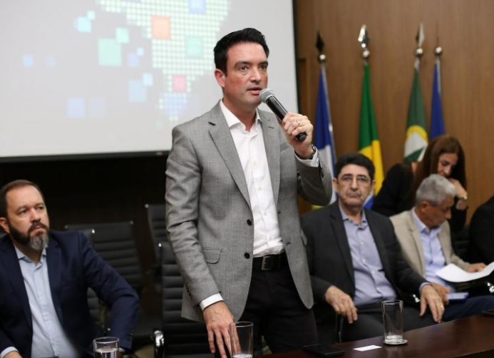Léo Bortolin assume presidência da AMM com o compromisso de ampliar o atendimento aos municípios