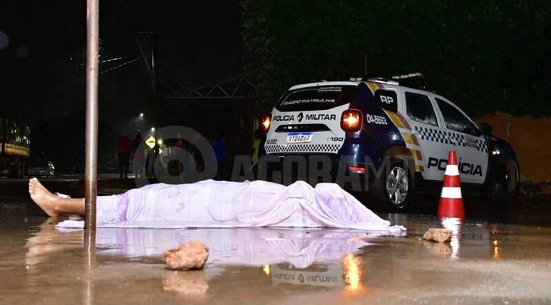 Jovem de 21 anos é executado em bar no interior 