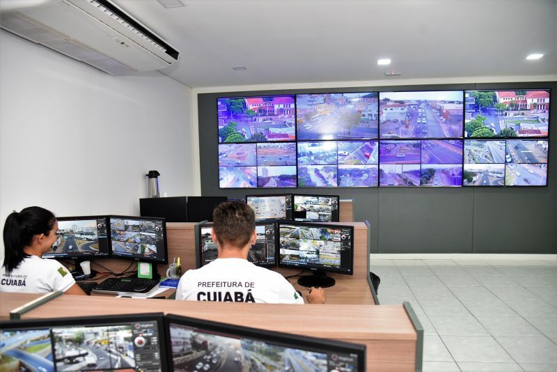 Prefeitura de Cuiabá utiliza 43 câmeras no Centro de Controle Operacional para monitorar e garantir a fluidez no tráfego urbano