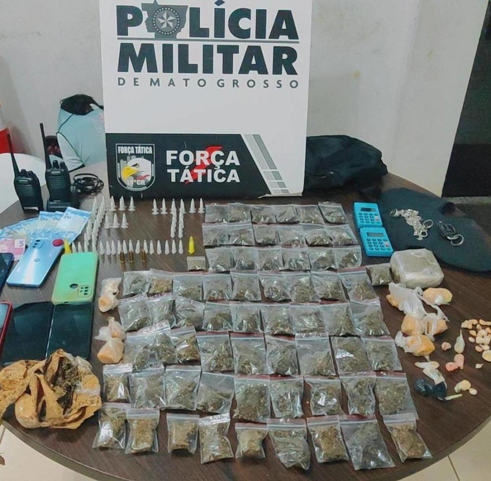 Dois homens são presos e adolescente e apreendido depois de serem flagrados com drogas 