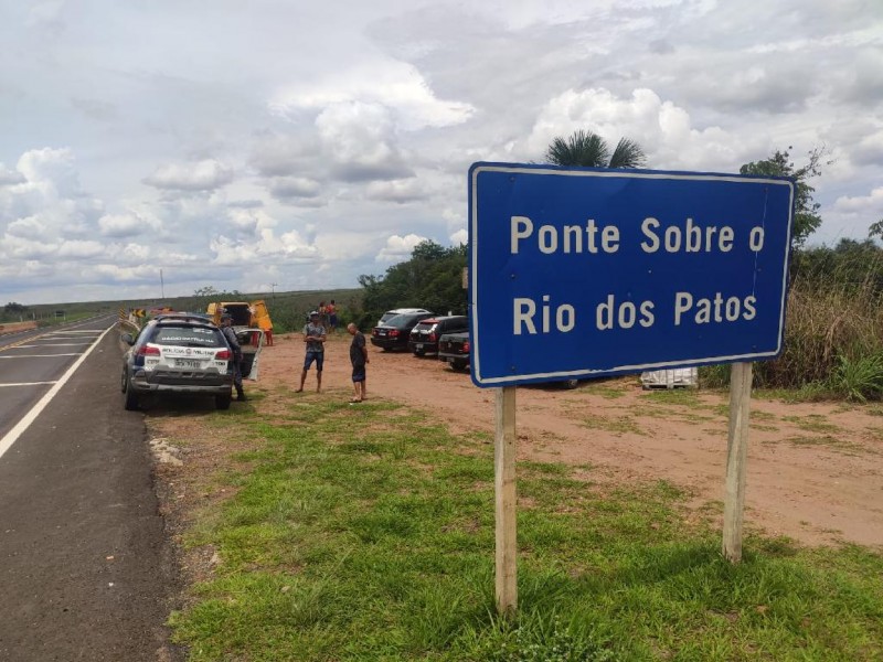 Operação da PM apreende 35 veículos e prende motorista por embriaguez na MT-235