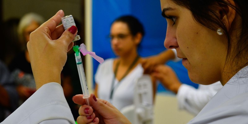 São Paulo atinge 100% da população adulta vacinada com primeira dose