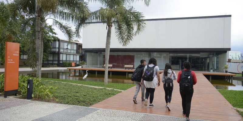 Pesquisa mostra preocupação de estudantes com mercado de trabalho