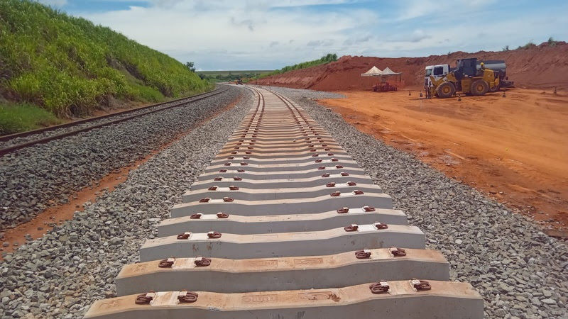 Primeiros quilômetros de trilhos da Ferrovia Estadual de Mato Grosso são entregues
