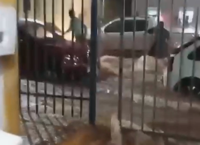 Temporal alaga ruas e escola em Chapada dos Guimarães 