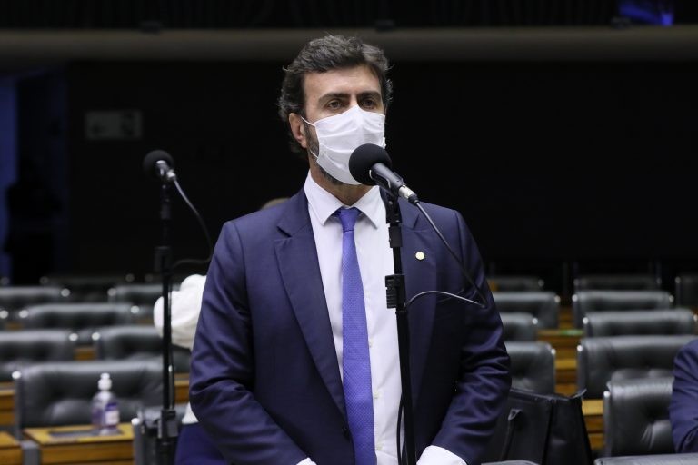 Comissão aprova proposta que prevê expropriação de imóveis utilizados por milícia armada