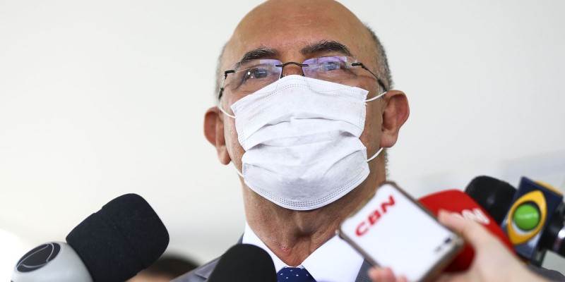 Universidade tem que responder a perguntas da sociedade, diz ministro