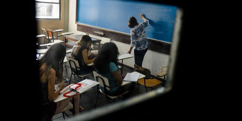 Pagamento de bolsas de 60 mil estudantes de graduação está atrasado