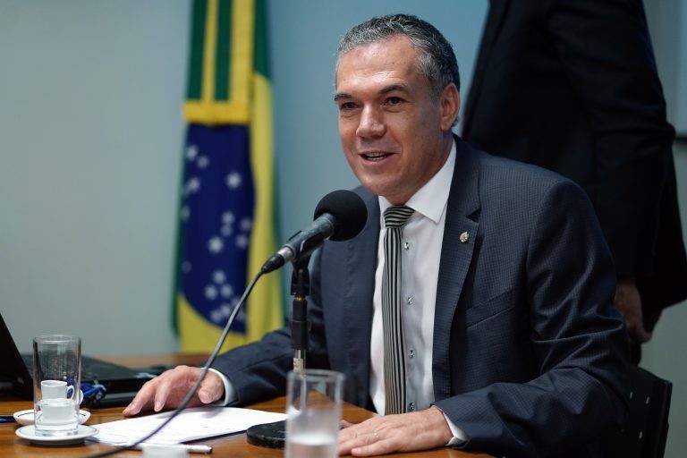 Comissão aprova proibição de copos descartáveis na administração pública