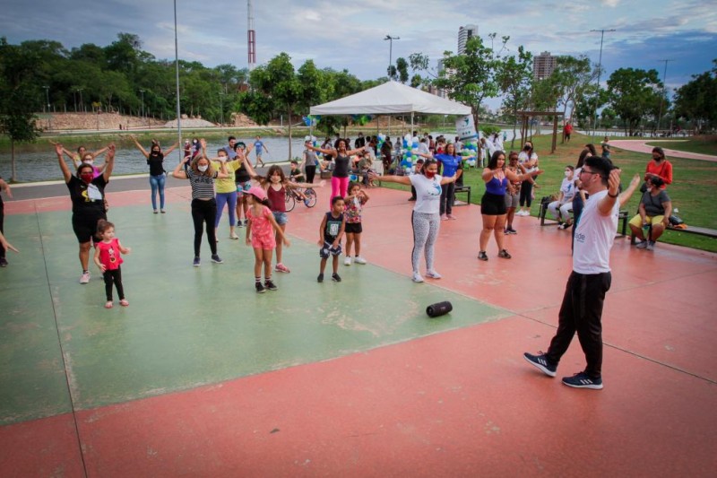 Aposentados estaduais comemoram o Dia do Servidor no Parque das Águas