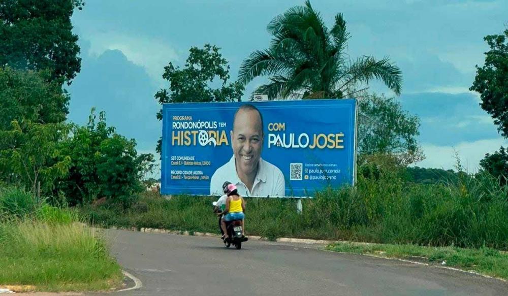 Justiça determina que pré-candidato retire outdoors em 48 horas 