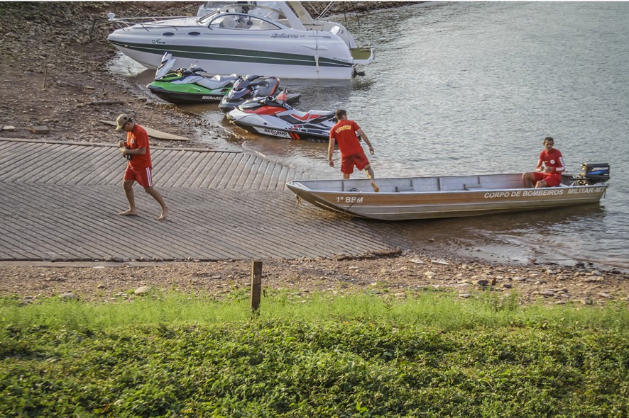 Jovem de 19 anos cai de je ski e morre afogada no Lago do Manso 
