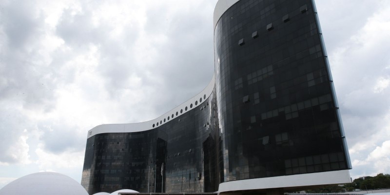 TSE forma maioria contra cassação da chapa Bolsonaro-Mourão