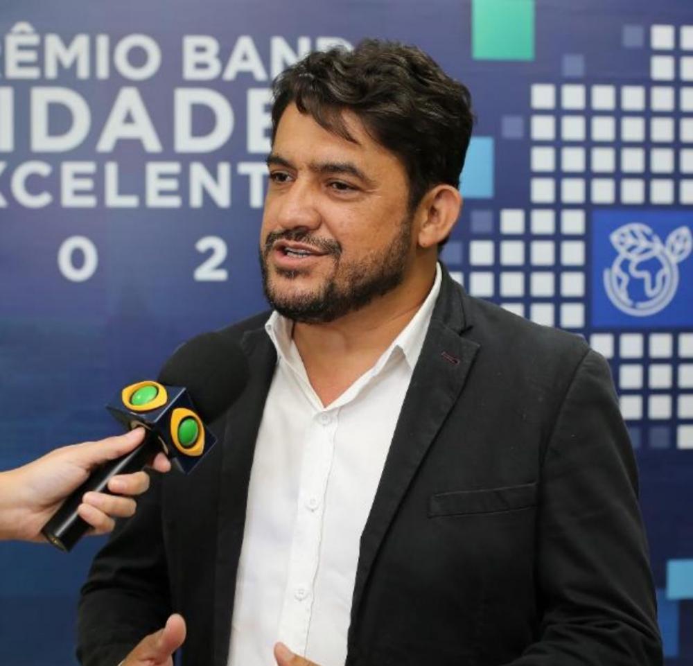 Tijolinho lidera pesquisa com 56% das intenções de voto e gestão tem alta aprovação