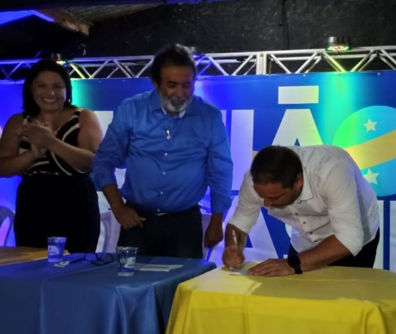 Enquanto o prefeito se preocupa em eleição de Dudu Carrapato, crianças ficam sem van escolar