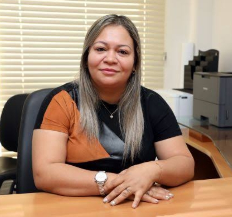 Secretária Suelen Alliend presta homenagem aos servidores públicos