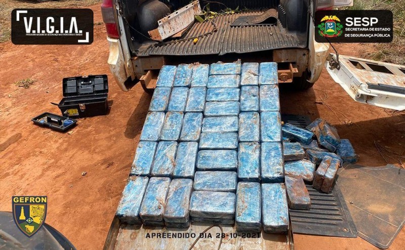Gefron apreende quase 100kg de cocaína escondidos em fundo falso de caminhonete
