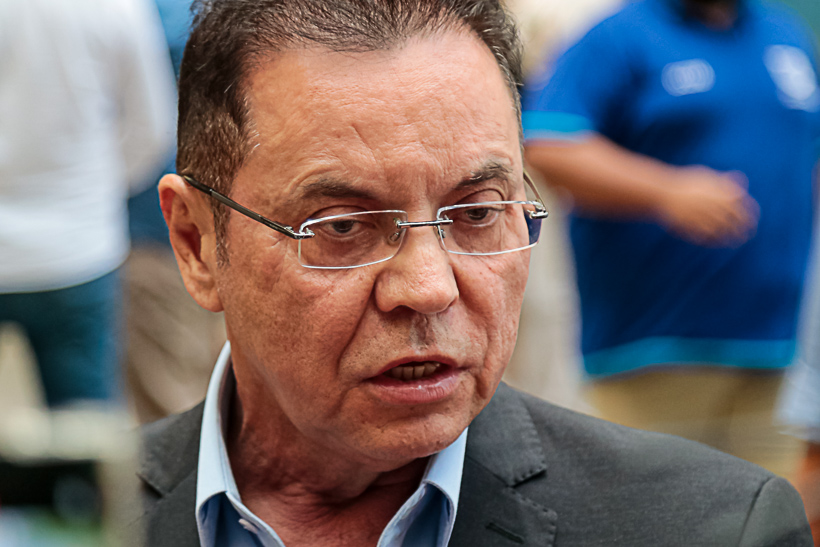 Botelho é multado em R$ 5 mil por propaganda antecipada