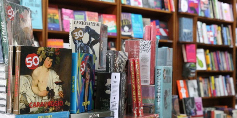 Metrô-SP distribui livros nas estações Artur Alvim e Tatuapé