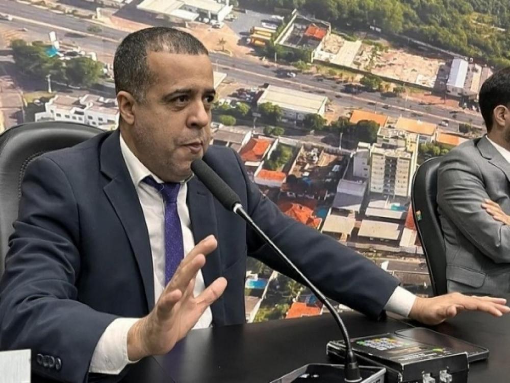 Vereador diz que defesa de Emanuel está tentando atrapalhar andamento de Comissão Processante