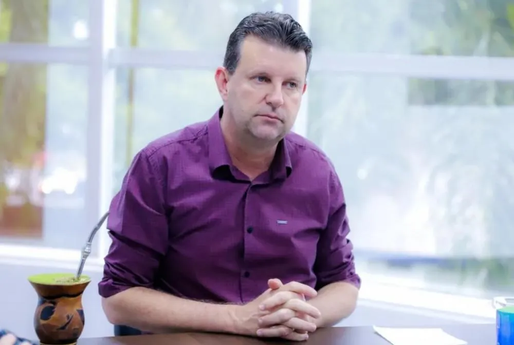 Prefeito vai pagar R$ 200 mil para escapar de investigação sobre 'rachadinha'