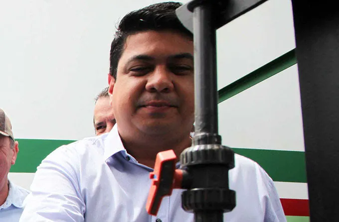 Kalil pula feriado e comemora 'Dia do Trabalhador' em dia útil com servidores do DAE