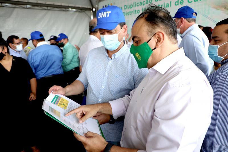 Manifesto pró-ferrovia é entregue em mãos a ministro Tarcísio de Freitas que declara “não somos contra nenhuma ferrovia, todas são bem-vindas”