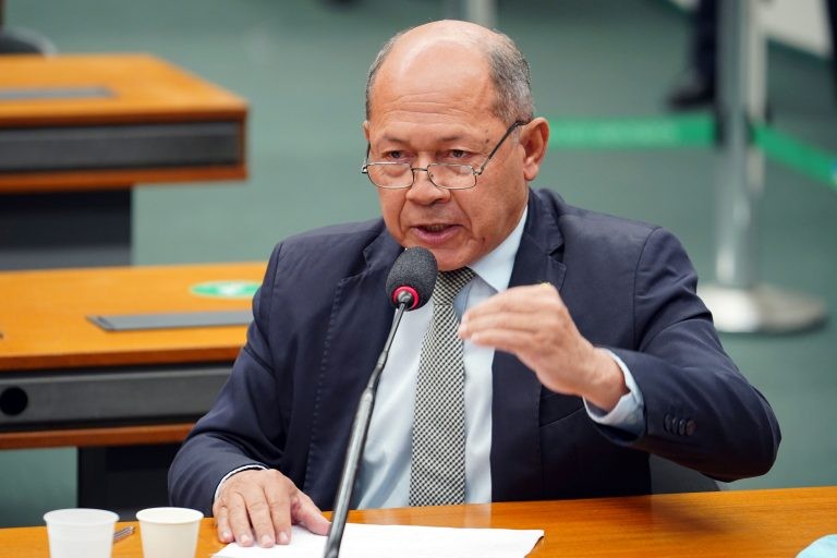 Comissão aprova proposta que regulamenta fabricação, venda e emprego de fogos de artifício