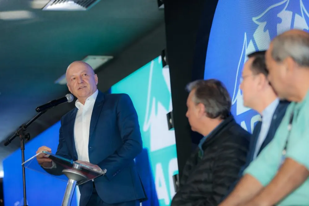 Pivetta não vê motivos para greve e afirma que professores de MT têm salário "razoável"