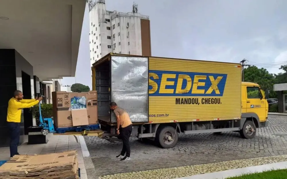 Correios suspende temporariamente envio de roupas para o RS