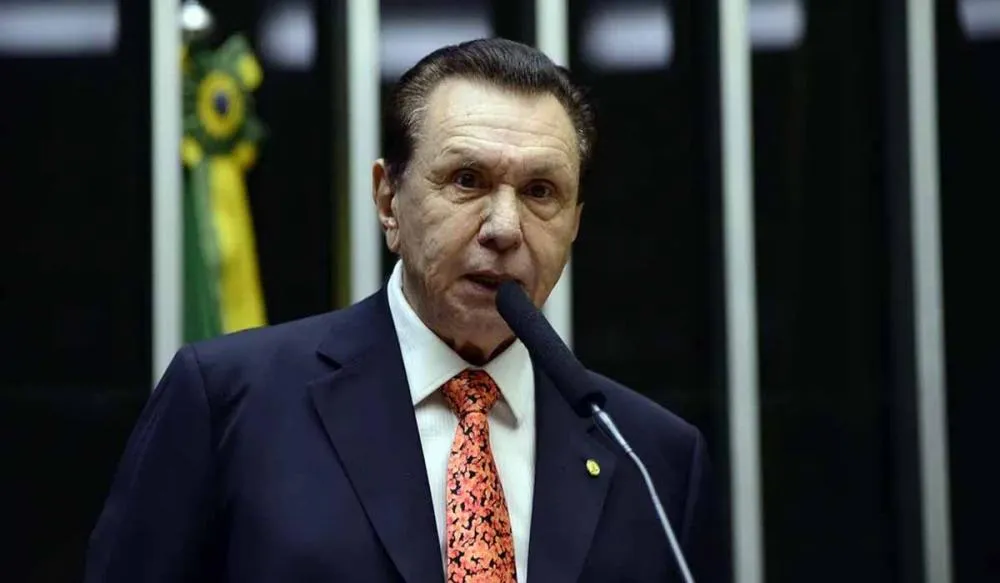 Após traumatismo craniano, Bezerra deve ter alta nesta segunda