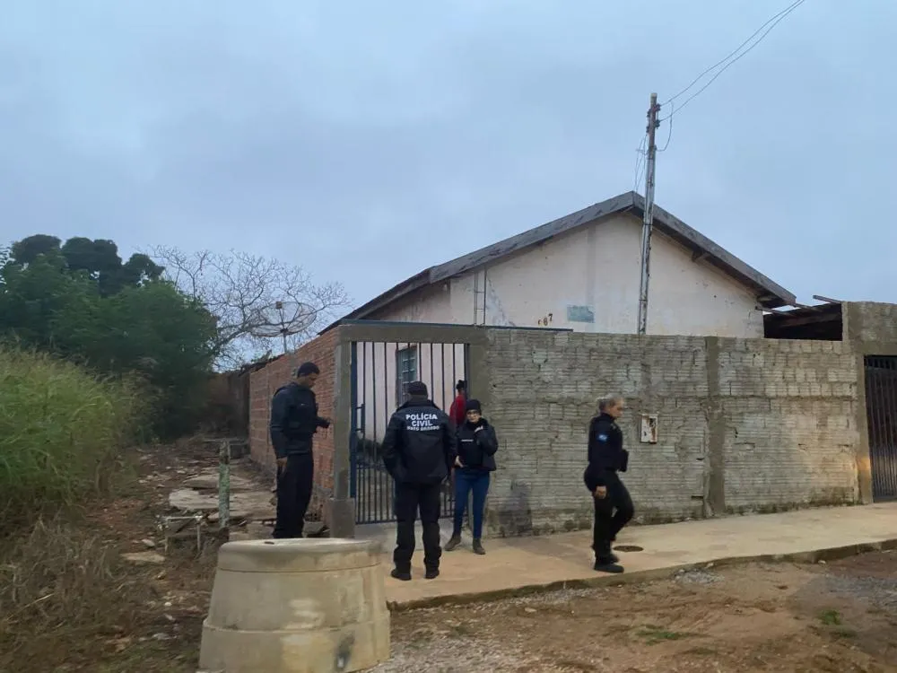 Polícia cumpre 64 mandatos contra grupo investigado por tráfico, tortura e homicídio em MT