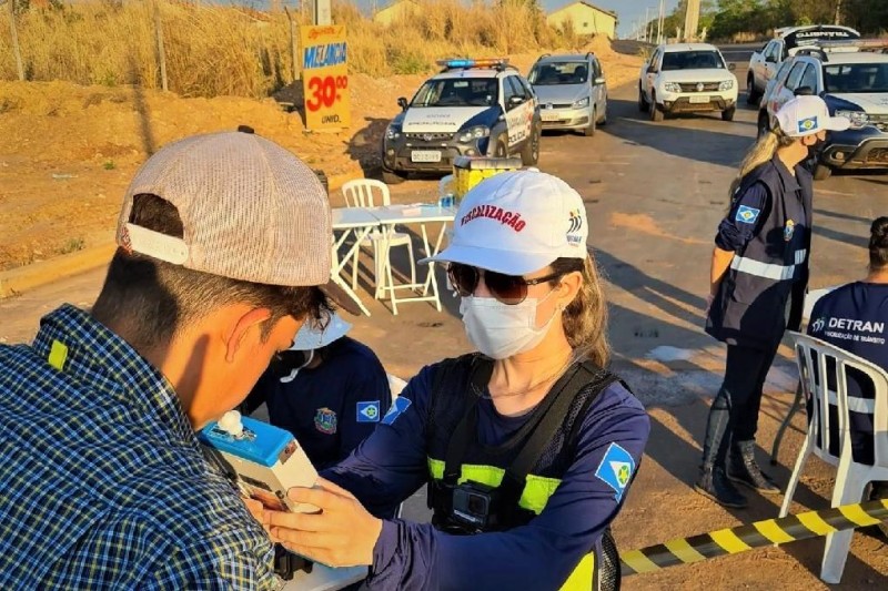Operações de fiscalização prendem 136 condutores por embriaguez ao volante
