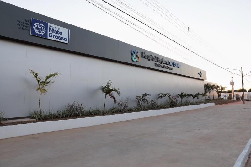 Construtora troca telhado de ala antiga do Hospital Regional de Colíder