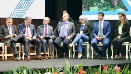 Avallone representa a ALMT em evento que reconheceu importância da Lei do Pantanal