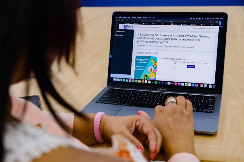 Seduc capacita 37 mil profissionais da educação em cursos online