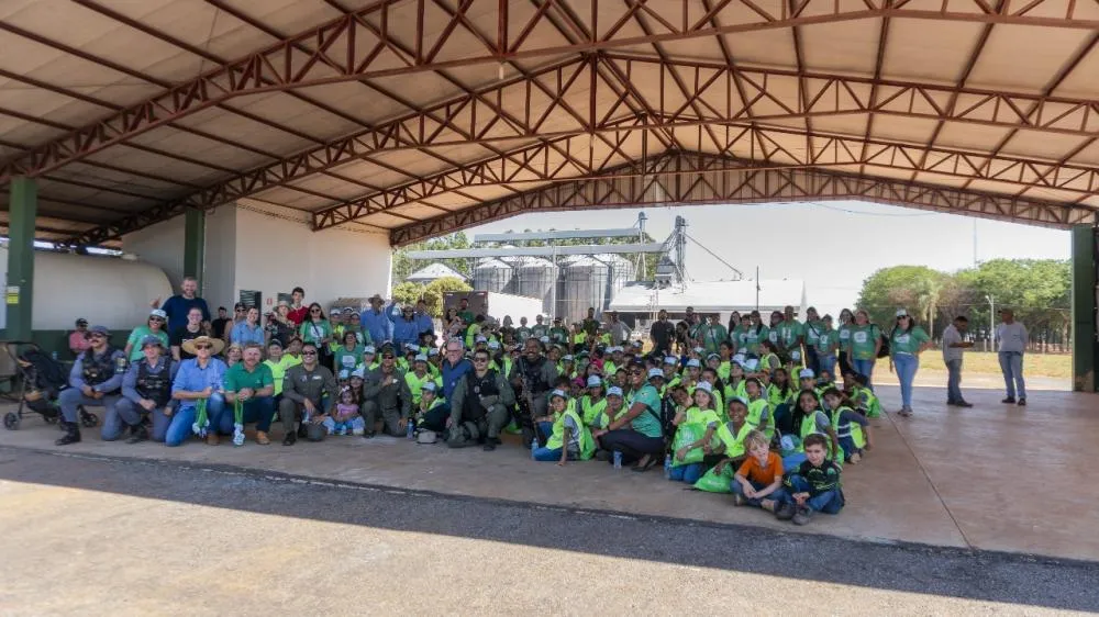 Mais de 275 crianças conhecem o dia a dia da fazenda no Futuro em Campo