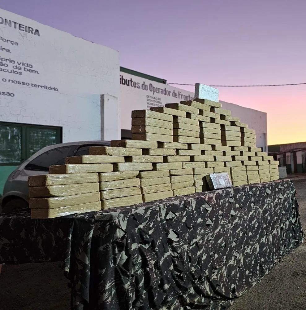  Força-tarefa apreende 102 tabletes de entorpecentes e causa prejuízo de R$ 1,9 milhão ao crime organizado