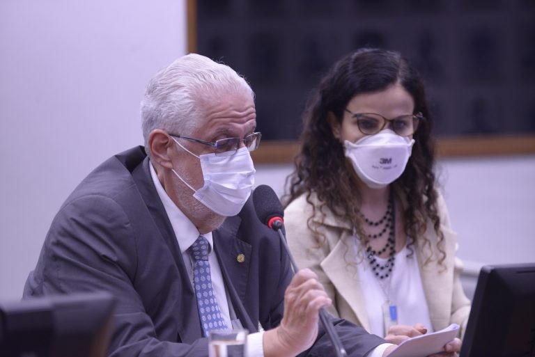 Especialistas defendem inclusão de terapias no SUS para tratar doença genética ocular rara