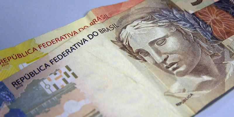 Trabalhadores nascidos em abril podem sacar auxílio emergencial
