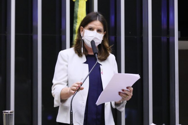 Comissão aprova proposta que fixa em R$ 49 o preço do gás de cozinha para famílias de baixa renda