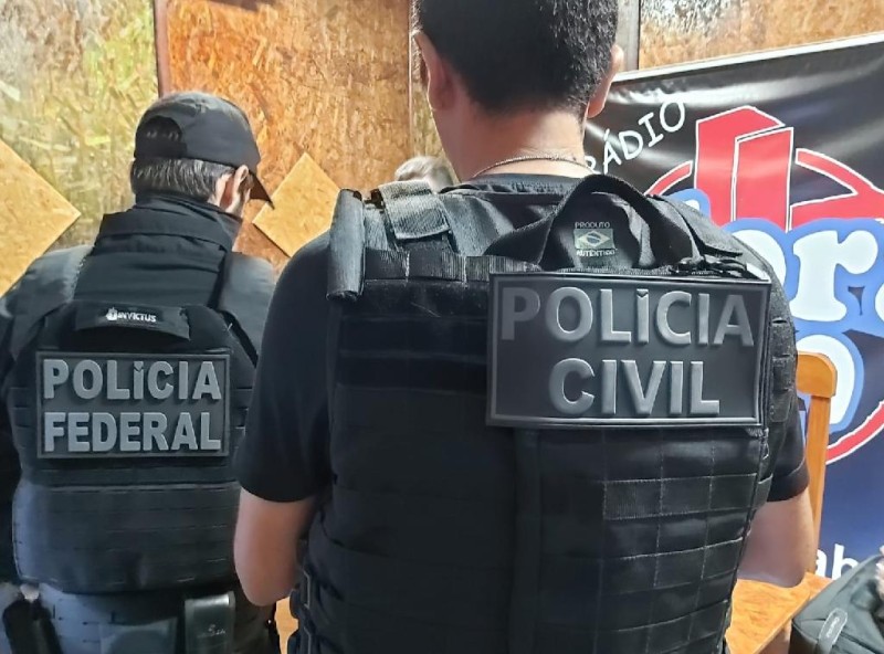 Operação Mensageiro cumpre buscas contra rádios clandestinas que enviavam mensagens a presos da PCE