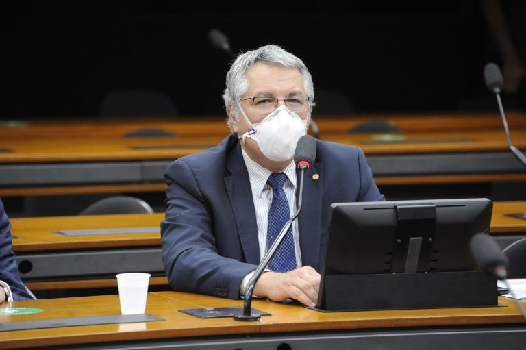 Comissão aprova projeto que prevê coleta domiciliar de exame em caso de dificuldade de locomoção