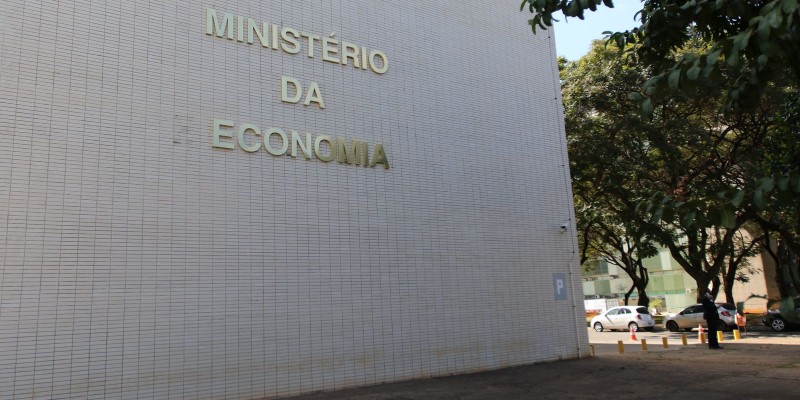 Redução de tarifas injetará R$ 246 bi no PIB até 2040, diz ministério